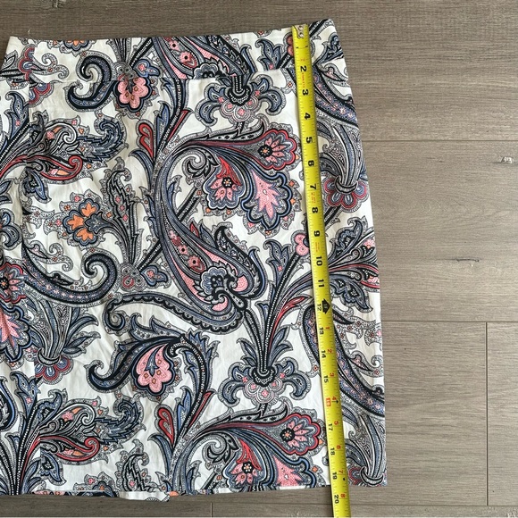 Ann Taylor paisley pencil skirt - size 2 petite - Picture 3 of 7
